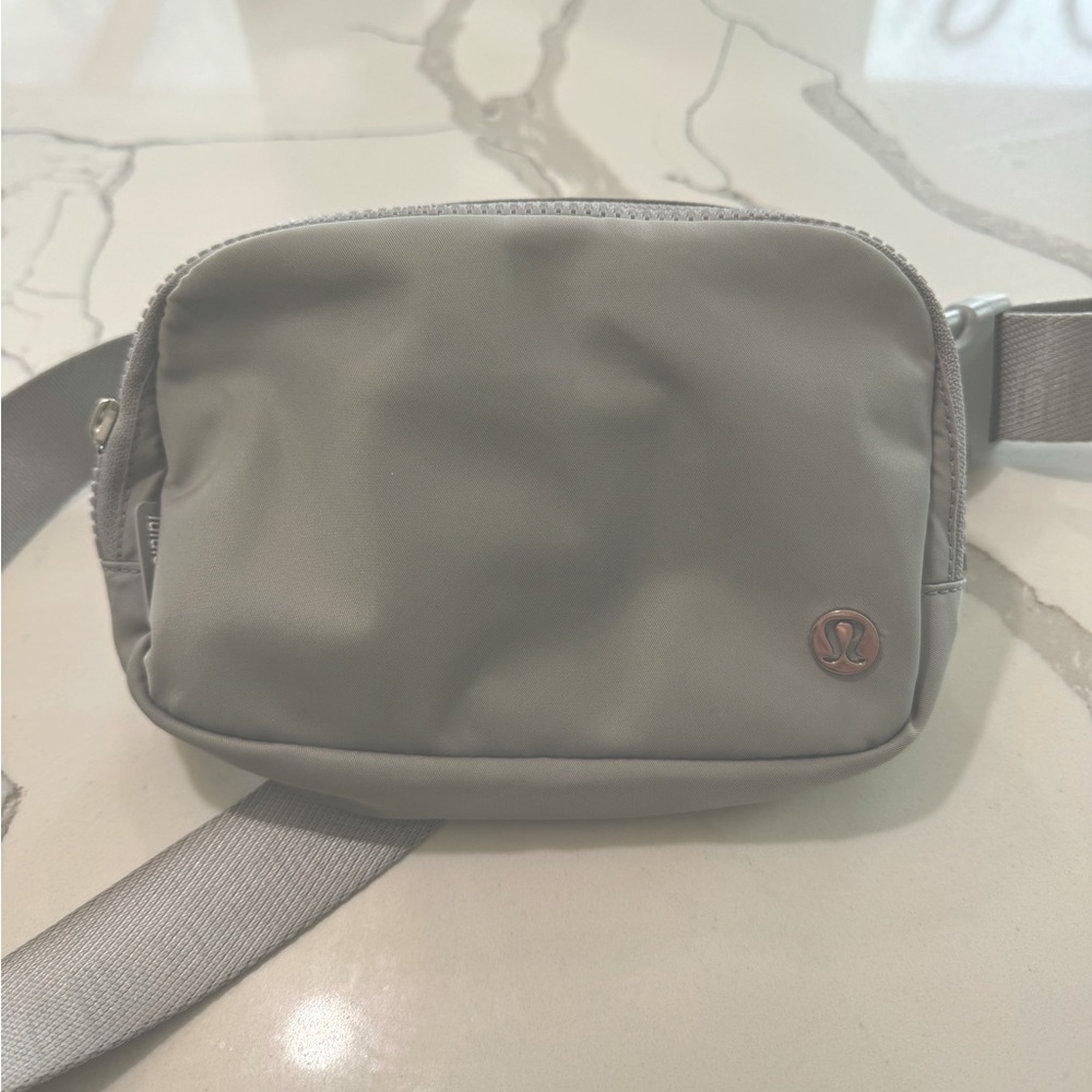 Lululemon silver drop belt bag